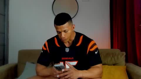 kale thomson online show from 9, 11, 2025