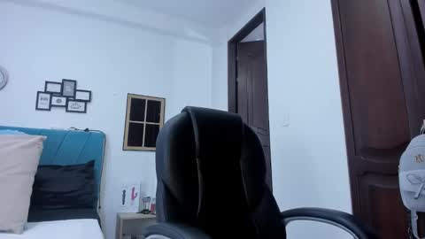 Kamilalopez online show from 6, 10, 2025