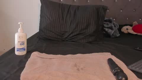 Snapshot of karely_laurent chatting on 12, 6, 2026 karely_laurent online show from 12, 6, 2026