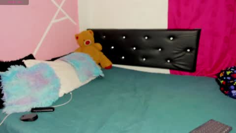 Snapshot of karholine20 chatting on 8, 8, 2026 Caro online show from 8, 8, 2026