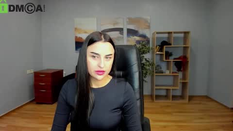 Karina Nolan online show from 17, 11, 2025