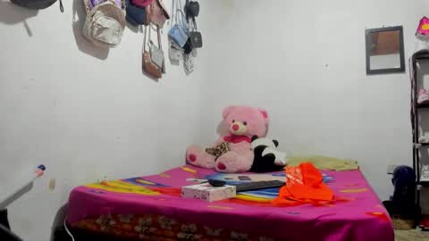 Snapshot of karla_hernandez_ chatting on 12, 11, 2025 Karlaa online show from 12, 11, 2025