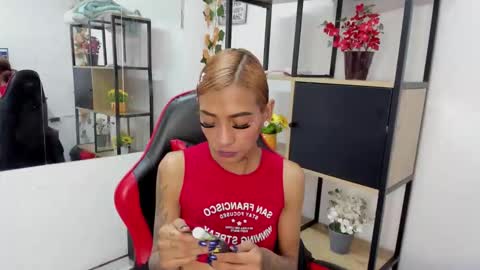 Snapshot of karlaslutskinny__ chatting on 17, 12, 2025 karlaslutskinny__ online show from 17, 12, 2025