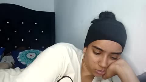 Independent model online show from 5, 10, 2025