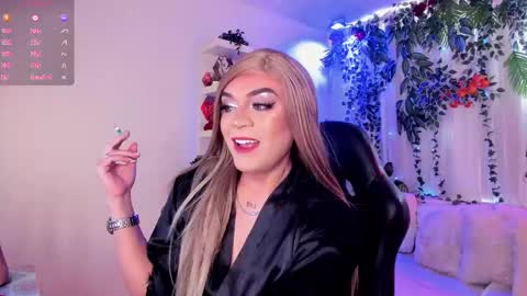 Snapshot of karol_elegance_ chatting on 15, 12, 2025 karol online show from 15, 12, 2025