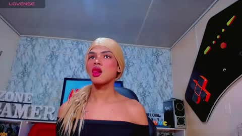 Snapshot of karol_vanessa__ chatting on 18, 5, 2026 karol Vanessa online show from 18, 5, 2026