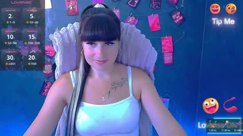 Snapshot of karolina_mia chatting on 4, 8, 2026 Caroline online show from 4, 8, 2026