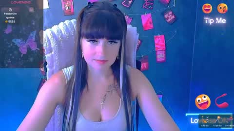 Snapshot of karolina_mia chatting on 5, 8, 2026 Caroline online show from 5, 8, 2026