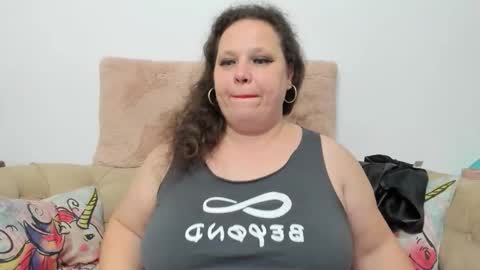 Snapshot of karolinejoyy chatting on 4, 12, 2025 KarolineJoyy online show from 4, 12, 2025