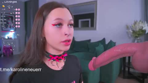 Snapshot of karolineneuer chatting on 25, 9, 2025 karolineneuer online show from 25, 9, 2025