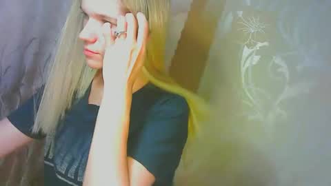 Caroline Fox online show from 10, 9, 2025