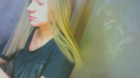 Caroline Fox online show from 19, 9, 2025