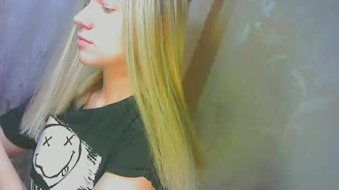 Caroline Fox online show from 20, 9, 2025