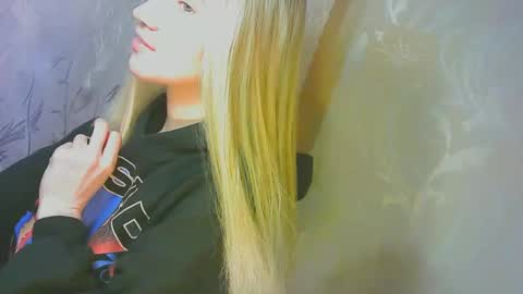 Caroline Fox online show from 26, 9, 2025