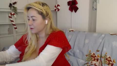 Snapshot of karolynesyera chatting on 16, 12, 2025 karolynesyera online show from 16, 12, 2025