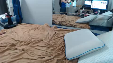 Kat and Crown online show from 3, 4, 2026