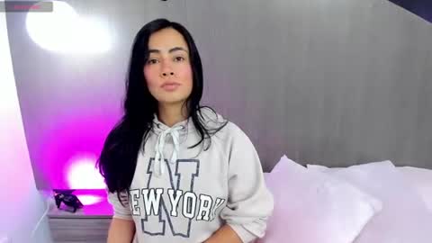 Snapshot of kate_evans1 chatting on 7, 7, 2026 Kate Evans online show from 7, 7, 2026