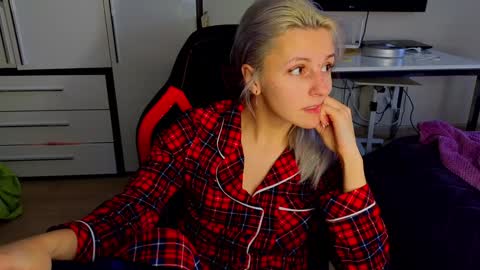 Snapshot of kate_sexhouse chatting on 3, 12, 2024 Kate  Sex-House  MILA WAYGMT2 MonTue  0300am-1500am online show from 3, 12, 2024