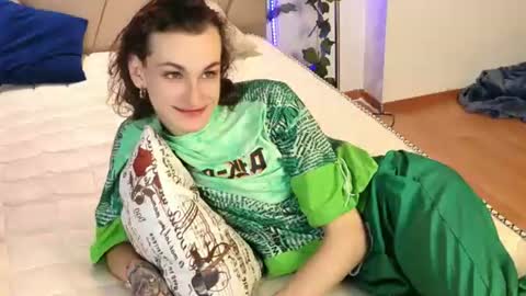 Snapshot of kate_sparkl chatting on 2, 8, 2026 kate_sparkl online show from 2, 8, 2026