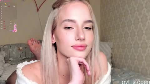 Snapshot of katebremar chatting on 15, 12, 2025 online show from 15, 12, 2025