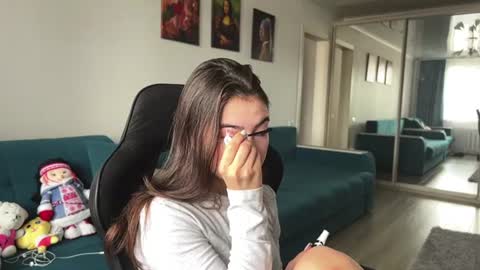 Snapshot of katheleenschraub chatting on 18, 7, 2026 Elle online show from 18, 7, 2026