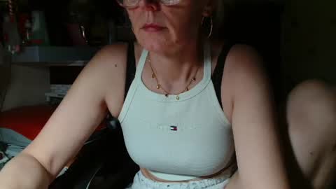 Snapshot of kathleenedwards chatting on 11, 7, 2026 Kathleen online show from 11, 7, 2026