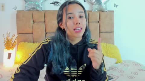 Snapshot of katiacuper chatting on 4, 1, 2025 Katia Cuper online show from 4, 1, 2025