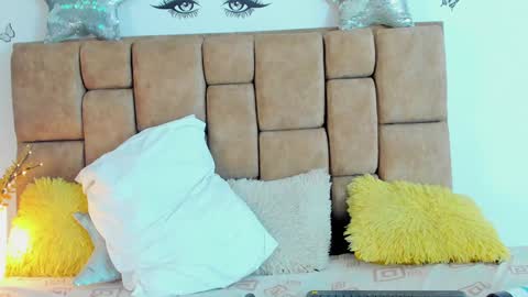 Snapshot of katiacuper chatting on 5, 1, 2025 Katia Cuper online show from 5, 1, 2025