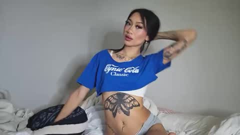 Snapshot of katiecai chatting on 15, 12, 2025 katiecai online show from 15, 12, 2025