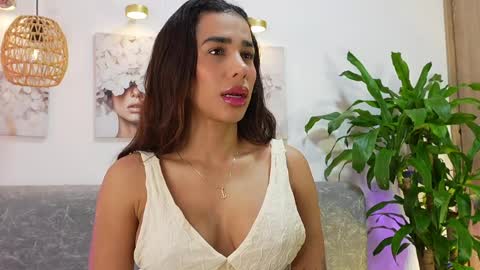 Snapshot of katiecruz_ chatting on 4, 6, 2026 Katie online show from 4, 6, 2026