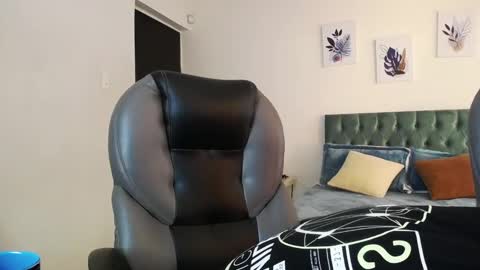 Snapshot of katnia_and_marcuz chatting on 28, 1, 2025 Katnia and Marcuz online show from 28, 1, 2025