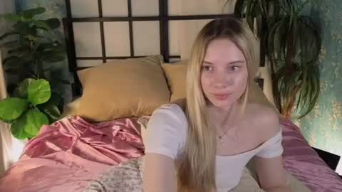 Snapshot of katt_yy chatting on 10, 7, 2026 katt_yy online show from 10, 7, 2026