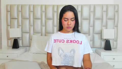 katy blonde girl and paola big boobs online show from 14, 1, 2025