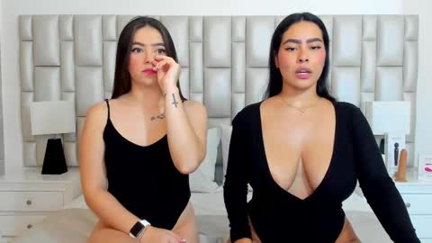 katy blonde girl and paola big boobs online show from 24, 2, 2025