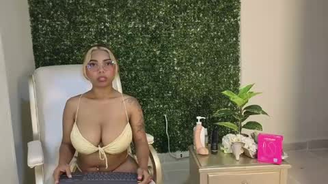 Snapshot of katy_love222 chatting on 28, 5, 2026 katy_love222 online show from 28, 5, 2026