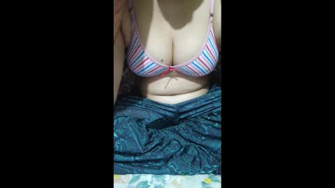 Snapshot of kaurharnoor chatting on 8, 11, 2025 kaurharnoor online show from 8, 11, 2025