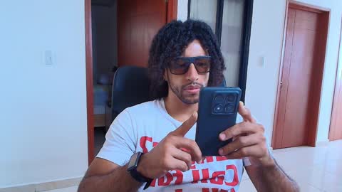 Snapshot of kaurilop chatting on 1, 1, 2025 Kauri Lop online show from 1, 1, 2025