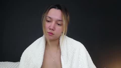 Kayla Hosk online show from 24, 1, 2025