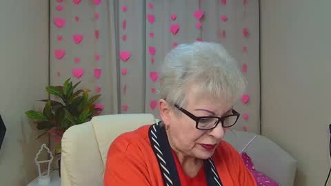 Snapshot of kaylesmoll chatting on 6, 2, 2026 kaylesmoll online show from 6, 2, 2026