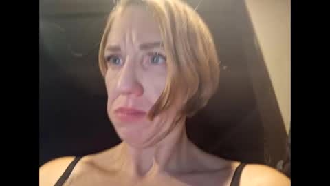 kelli19851834 online show from 8, 11, 2025