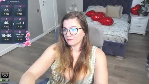 Snapshot of kellielowie chatting on 5, 2, 2025 kellielowie online show from 5, 2, 2025