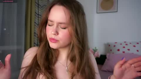 Snapshot of kendraedger chatting on 6, 5, 2026 Kira online show from 6, 5, 2026