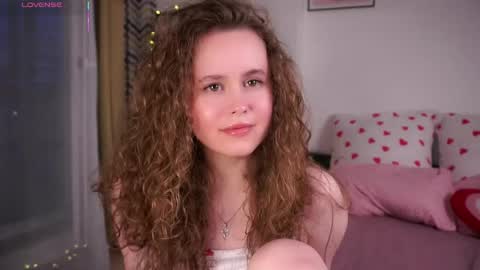 Snapshot of kendraedger chatting on 4, 6, 2026 Kira online show from 4, 6, 2026