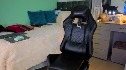 Chriss Morales online show from 26, 10, 2025