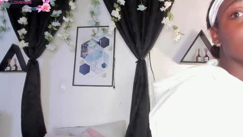 Snapshot of kentha_mitchellss chatting on 5, 5, 2026 KENTHA online show from 5, 5, 2026