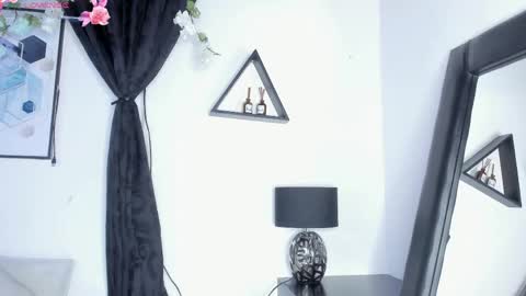 Snapshot of kentha_mitchellss chatting on 8, 5, 2026 KENTHA online show from 8, 5, 2026
