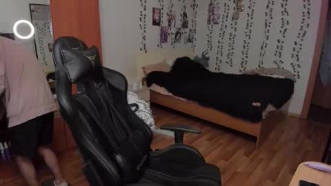 Looking for a moderator I PVT IS OPEN online show from 26, 11, 2025