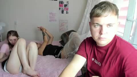 Snapshot of kesh_mne chatting on 3, 8, 2026 kesh_mne online show from 3, 8, 2026