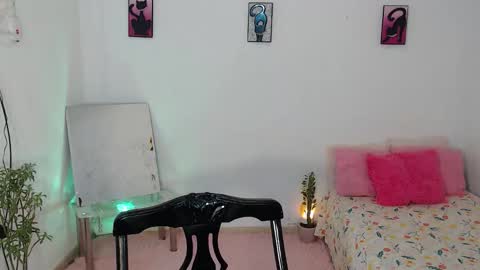 Snapshot of kesha_brooks chatting on 8, 10, 2025 Mia  online show from 8, 10, 2025