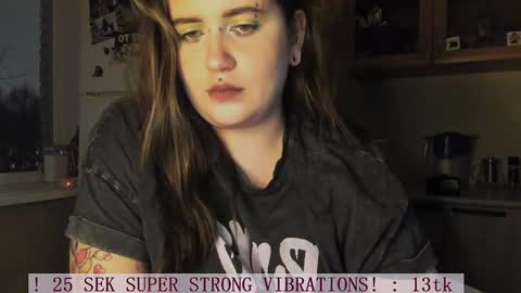 Snapshot of keshamoon chatting on 1, 3, 2025 Kesha online show from 1, 3, 2025